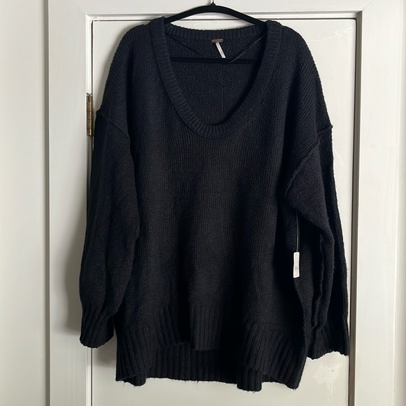 NWT. Free People Brookside Tunic Sweater in Black. Size Small - Picture 5 of 12